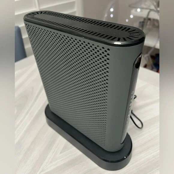Motorola MT7711 24x8 Cable Modem plus AC1900 Dual Band WiFi Gigabit Router voice - Picture 3 of 5